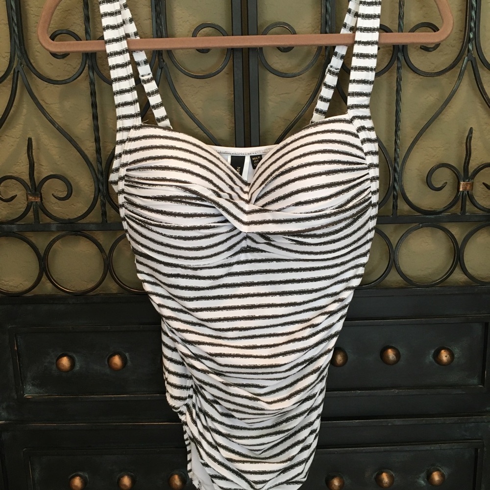 Nip Tuck Multifit One Piece Swimsuit